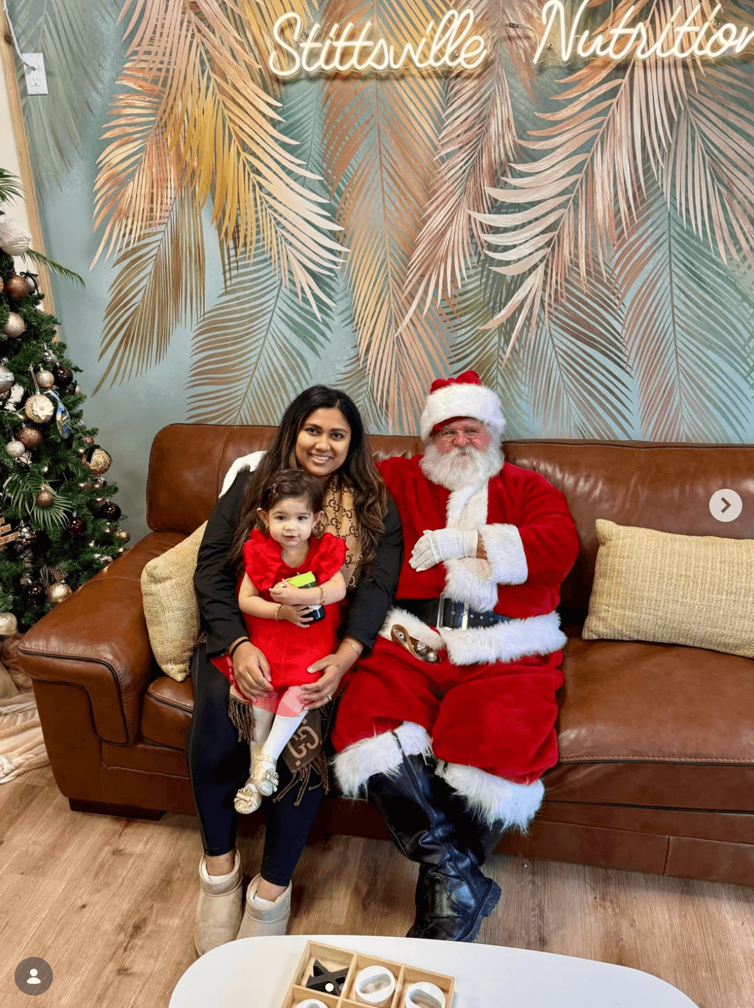 Santa visit at Stittsville Nutrition